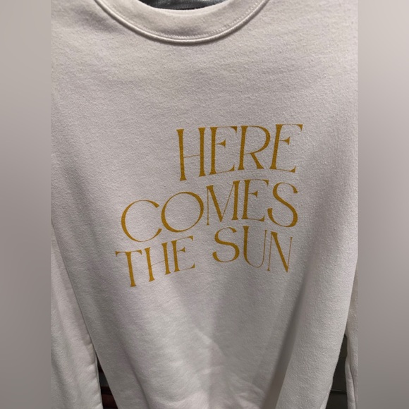 Here comes the sun sweatshirt woman’s size small - Picture 2 of 4